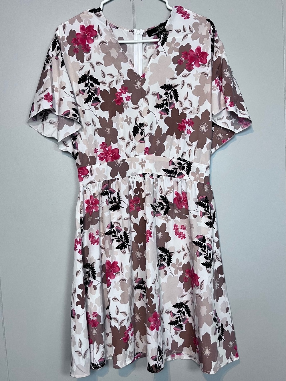 NWT Suzanne Betro Floral V-Neck Empire Waist Flutter Sleeve Dress Small